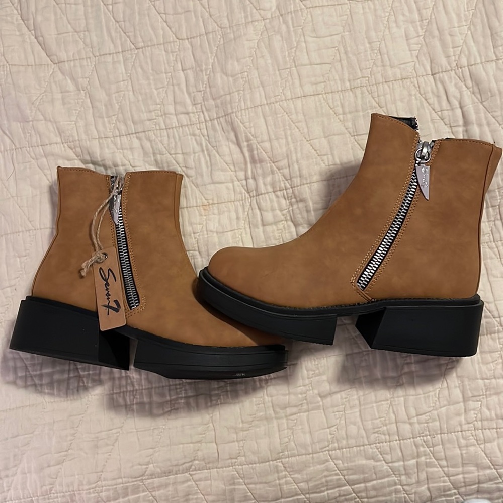 Brand New - Tan Boots